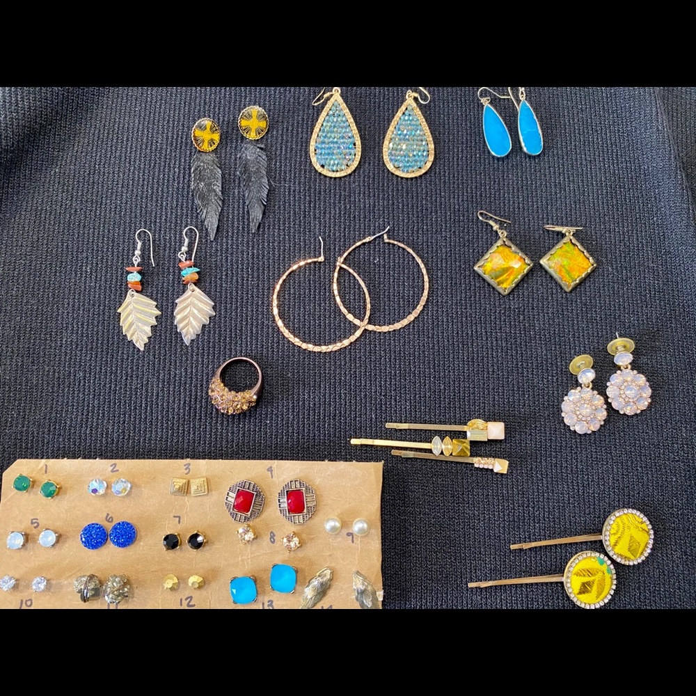 ✨ So many earrings! And a ring and hair pins ✨